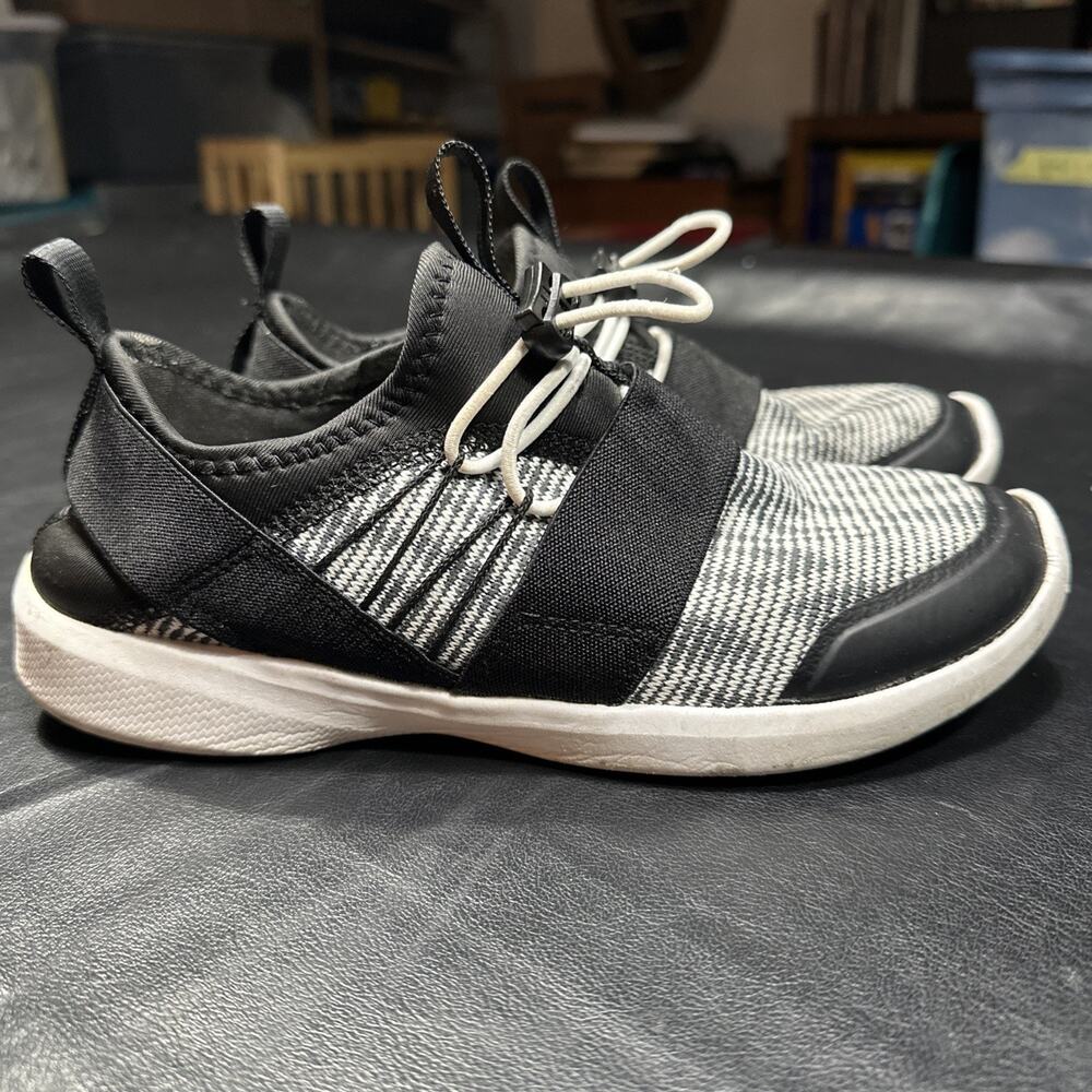 Vionic Women's Alaina Active Sneaker, Black/White, 6 M US 875